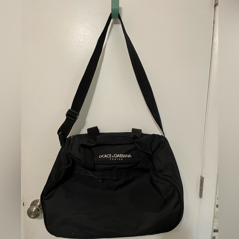 Authentic Dolce & Gabbana parfum Black Nylon Large
duffle Bag 19” x 9” x 11”